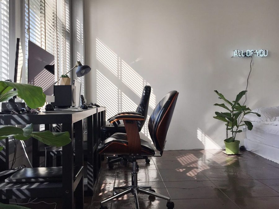Nina Sarabia Desk